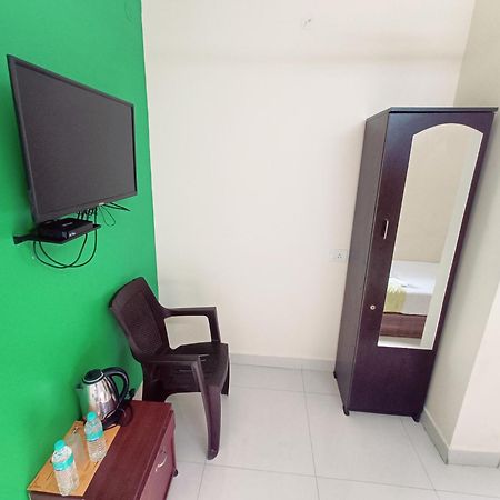 Green Tree Hotel-Near Vfs Global And Ramee Mall チェンナイ エクステリア 写真