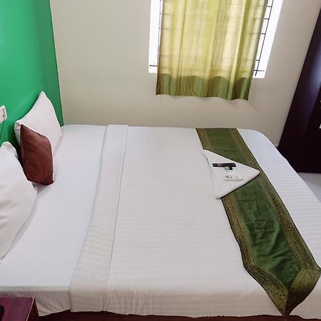 Green Tree Hotel-Near Vfs Global And Ramee Mall チェンナイ エクステリア 写真