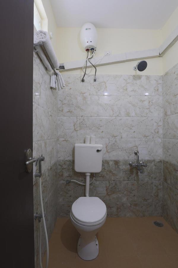 Green Tree Hotel-Near Vfs Global And Ramee Mall チェンナイ エクステリア 写真