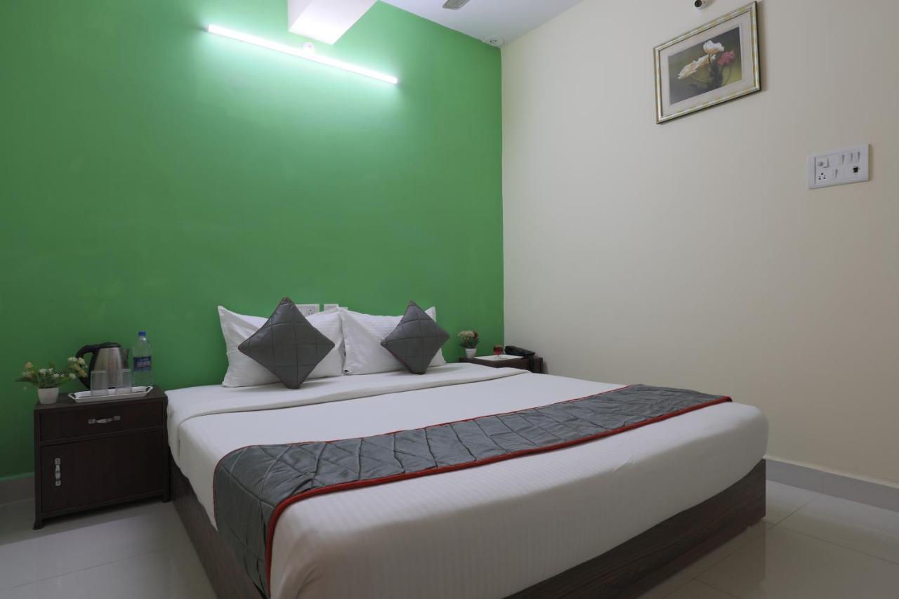 Green Tree Hotel-Near Vfs Global And Ramee Mall チェンナイ エクステリア 写真