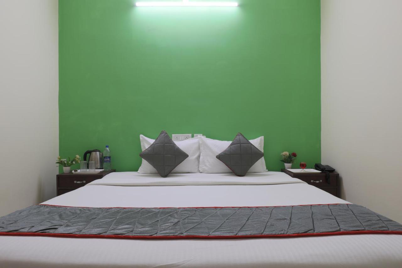 Green Tree Hotel-Near Vfs Global And Ramee Mall チェンナイ エクステリア 写真