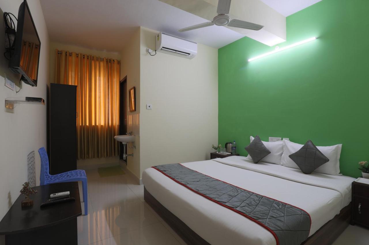 Green Tree Hotel-Near Vfs Global And Ramee Mall チェンナイ エクステリア 写真