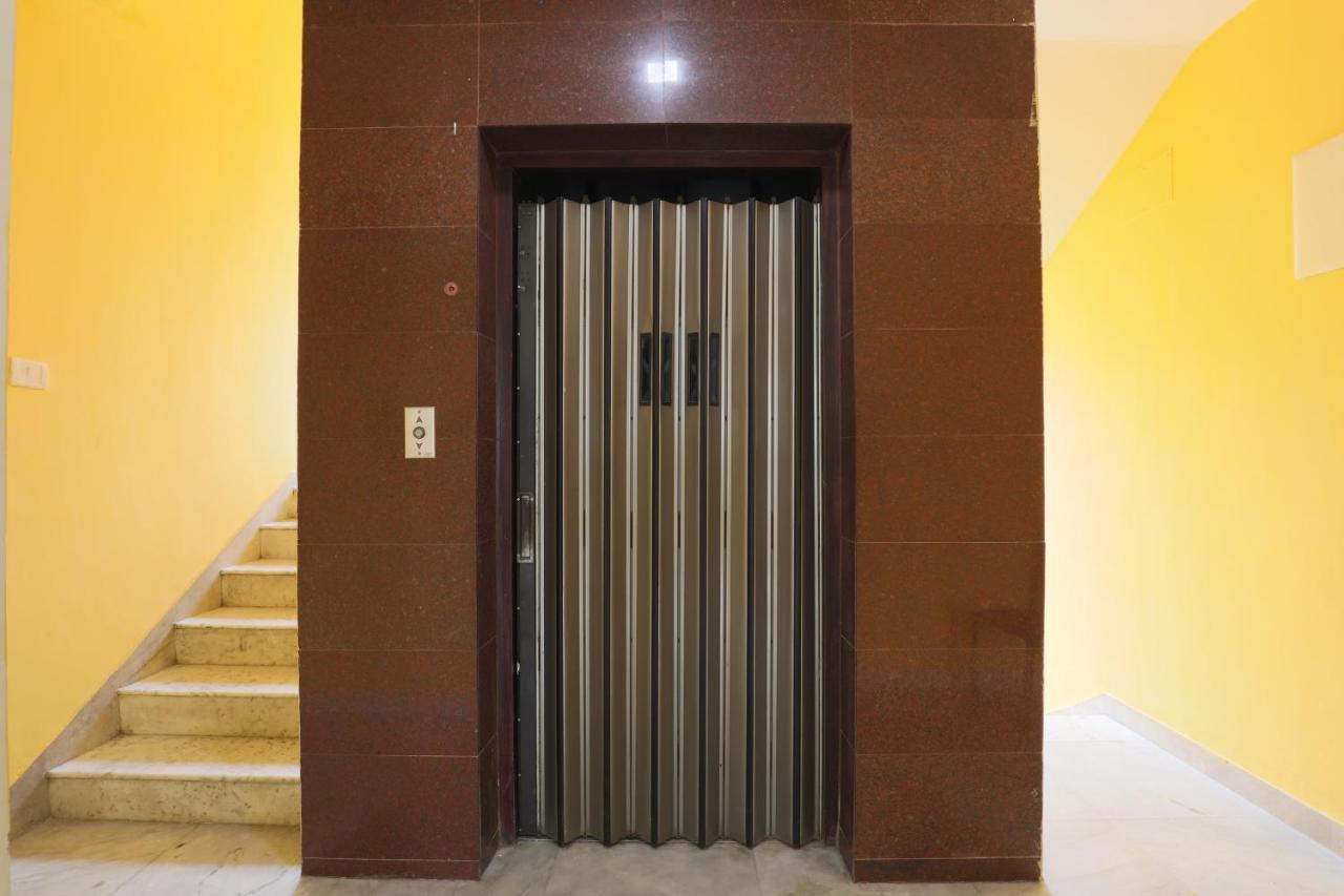 Green Tree Hotel-Near Vfs Global And Ramee Mall チェンナイ エクステリア 写真