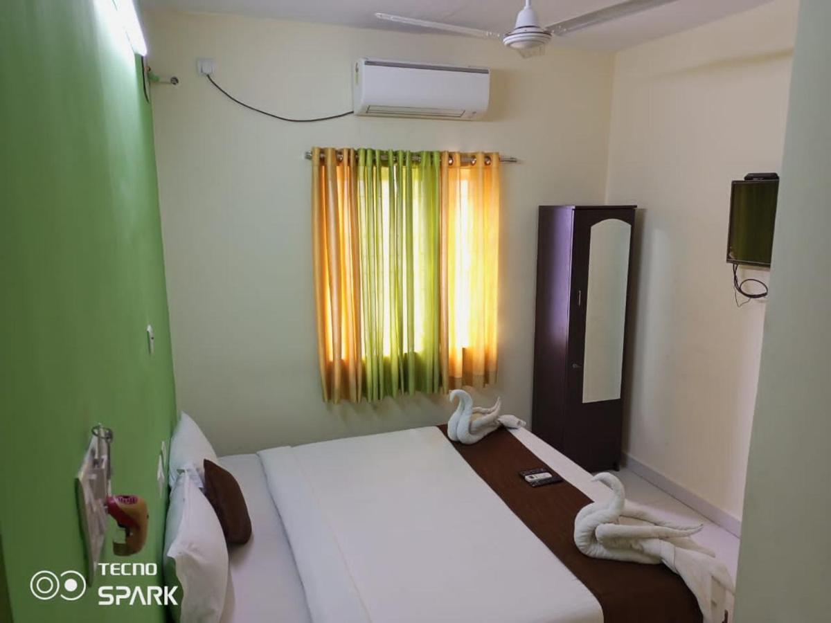 Green Tree Hotel-Near Vfs Global And Ramee Mall チェンナイ エクステリア 写真