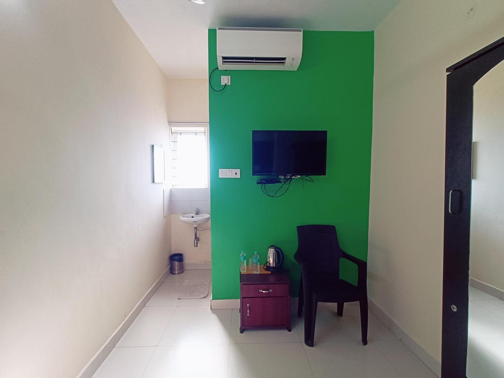 Green Tree Hotel-Near Vfs Global And Ramee Mall チェンナイ エクステリア 写真