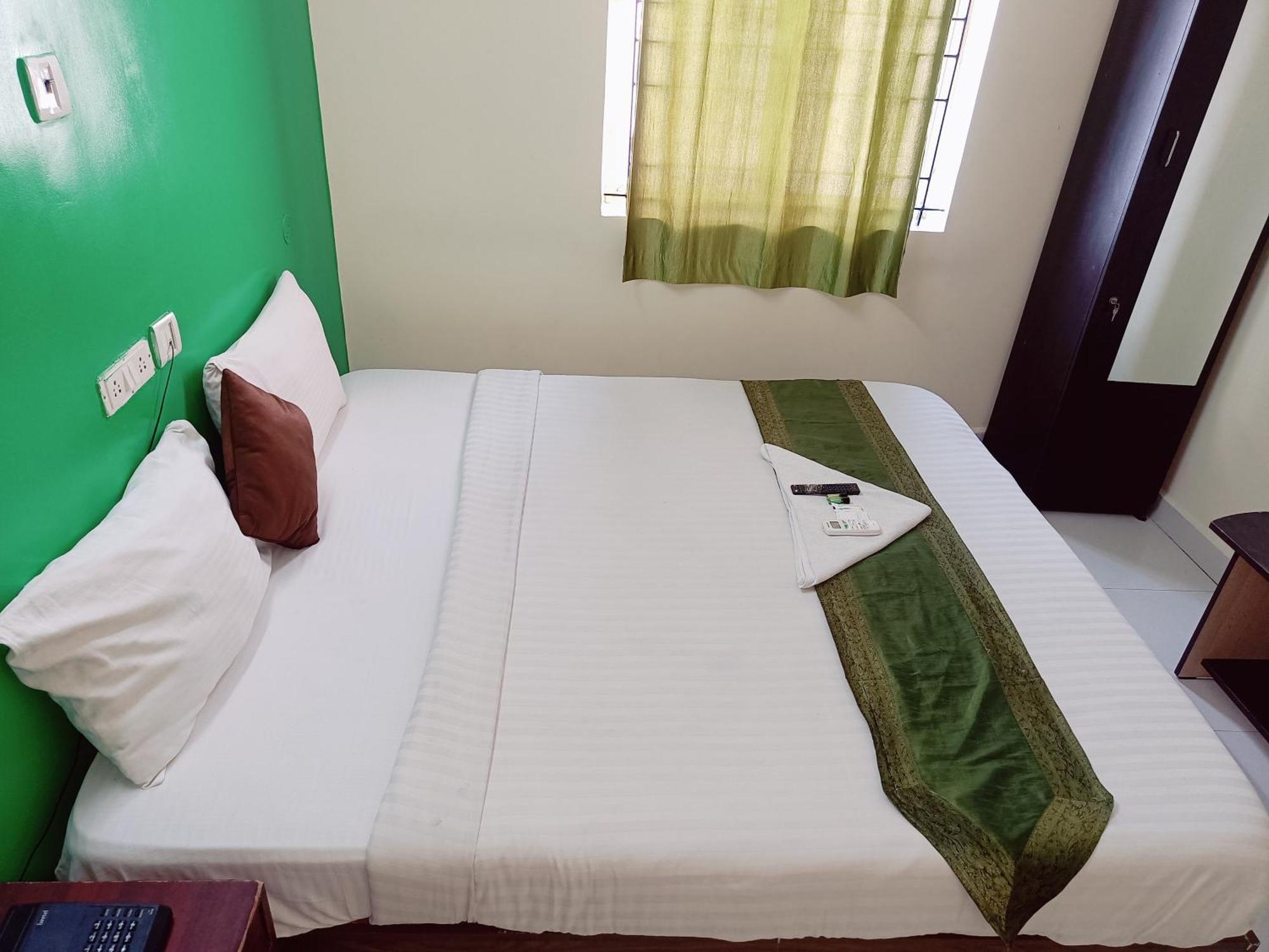 Green Tree Hotel-Near Vfs Global And Ramee Mall チェンナイ エクステリア 写真
