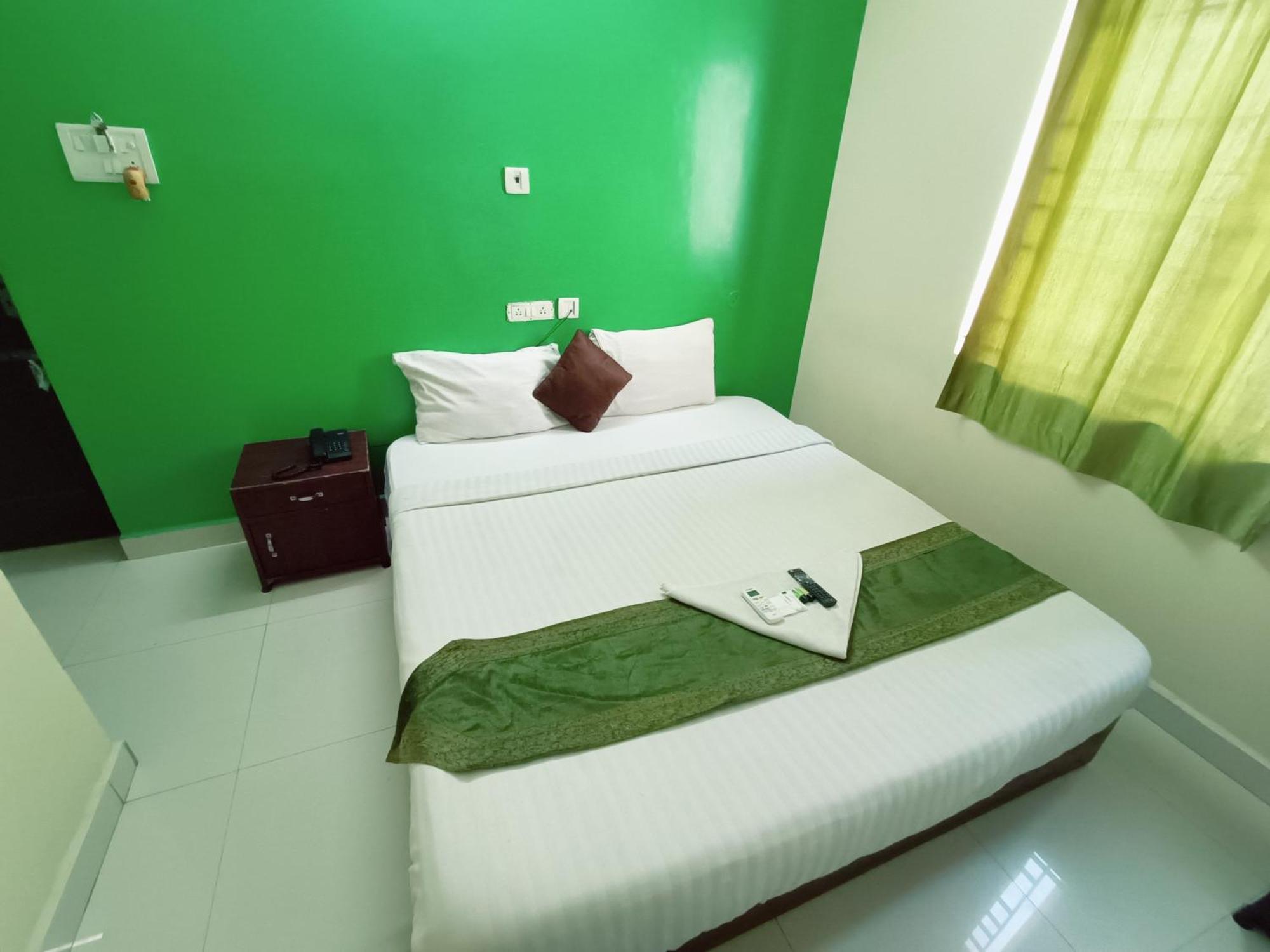 Green Tree Hotel-Near Vfs Global And Ramee Mall チェンナイ エクステリア 写真