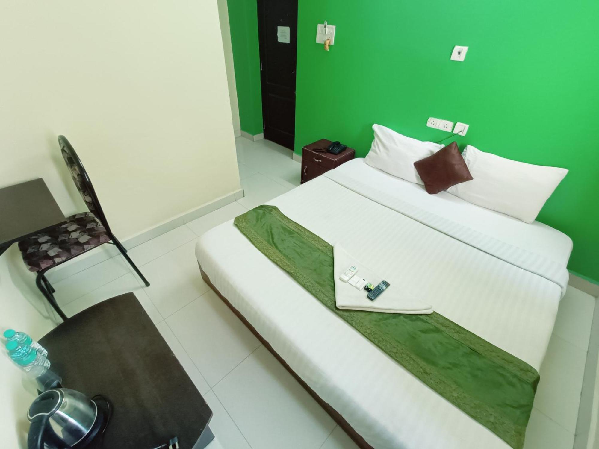 Green Tree Hotel-Near Vfs Global And Ramee Mall チェンナイ エクステリア 写真