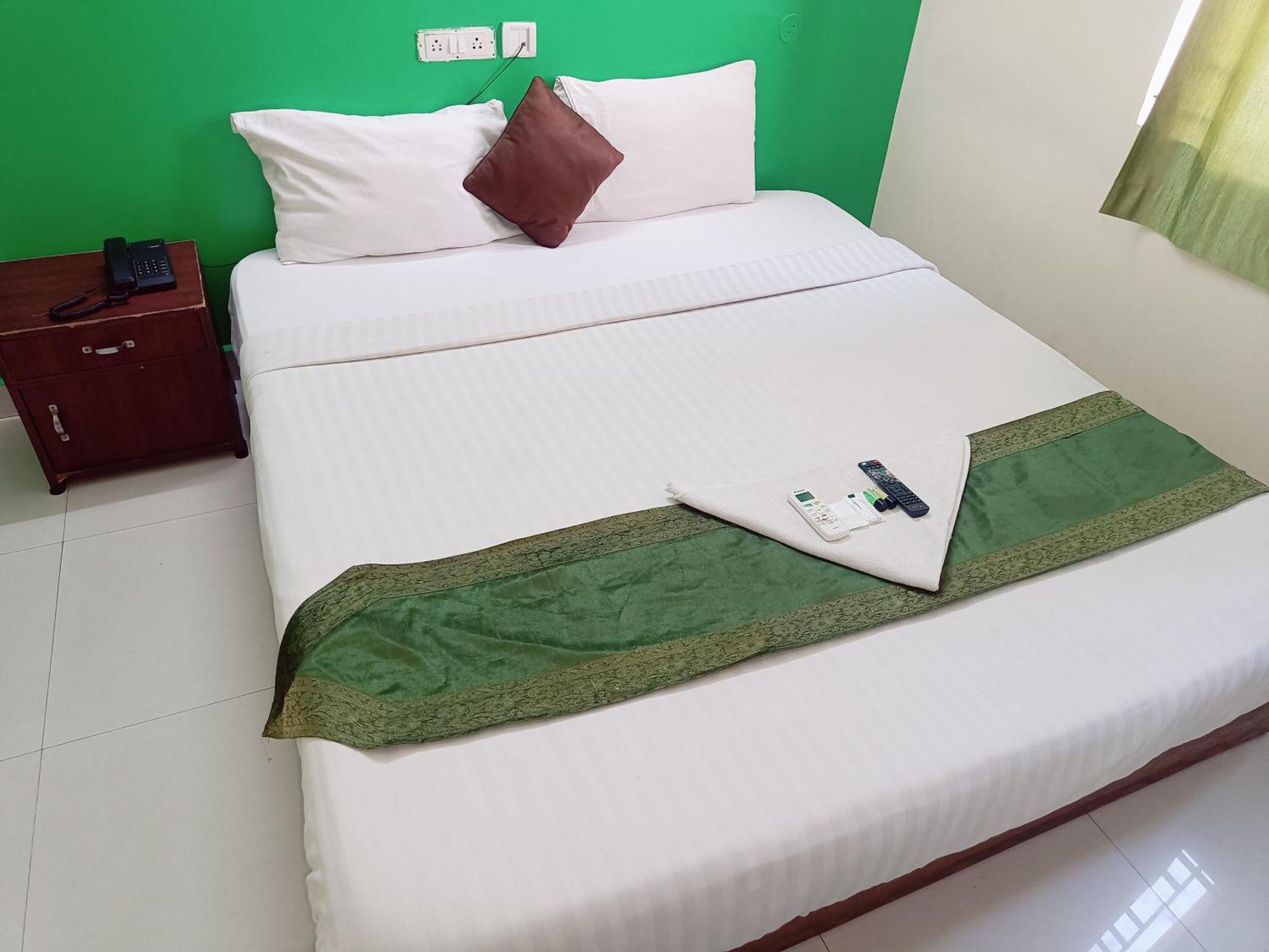 Green Tree Hotel-Near Vfs Global And Ramee Mall チェンナイ エクステリア 写真